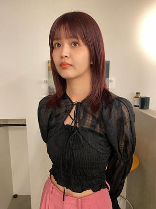 ブリーチなしでできるボルドーカラー
高発色カラー+¥2000との組み合わせがおすすめです！ 