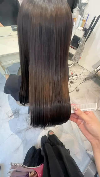 酸性ストレートでサラ艶髪に 