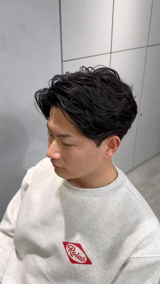 当日予約ok！緩めスパイラルのセンターパートパーマ 