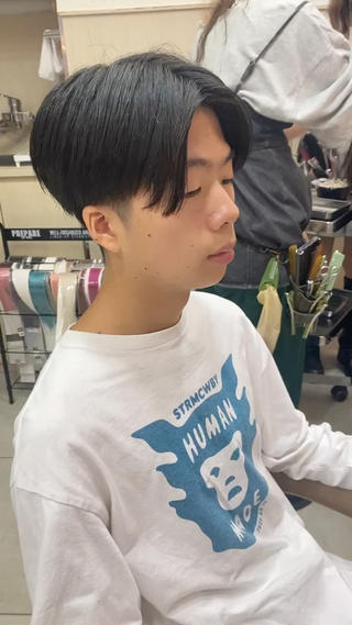 センターパートのマッシュスタイル
ひとりひとりのライフスタイルに合わせた生活のしやすい髪型にしてます◎