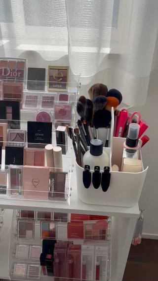 メイクレッスン・コスメアドバイス

メイクのお悩みありませんか？
コスメ選びに迷うことはありませんか？


下地作りや眉・アイシャドウ・リップまで
たくさんのコスメをお試し頂けます

パーソナルカラーや顔タイプに合ったコスメやメイクもご提案しています


プチプラ・ドラコス・デパコスなど
たくさんのコスメをご用意してお待ちしています！

 