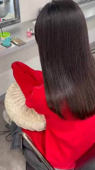 髪質改善ストレート
クセやうねり、広がりを抑え従来の縮毛矯正にはない、まるで素髪のような柔らかな質感にお仕上げ致します。
ご予約はクーポンのストレートメニューよりご予約ください