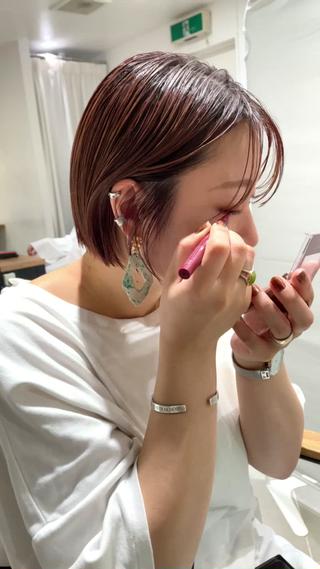 ショート カラー Loom.所属・村上雅人 ナチュラルモードのヘアスタイル