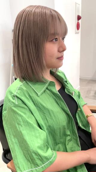 ショート カラー Loom.所属・村上雅人 ナチュラルモードのヘアスタイル