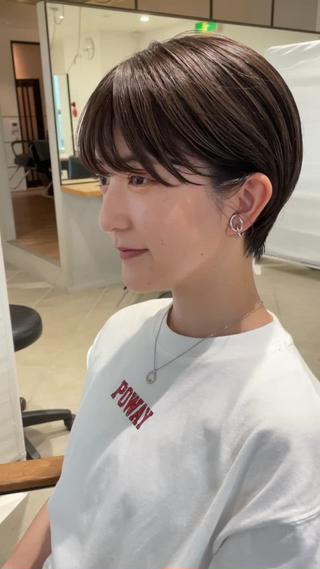 ショート カラー Loom.所属・村上雅人 ナチュラルモードのヘアスタイル