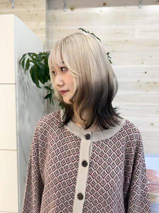 2回bleach必須のホワイトベージュ+エンドカラーにBlack️ 