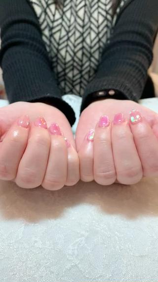 ドロップやグロスみたいで
うるつやネイルです
光の変更で
フラットに仕上げながらも
遠目から見てもキラッと♪

梅雨の季節などは、
ラベンダーブルーベースでも綺麗です︎

#韓国ネイル 