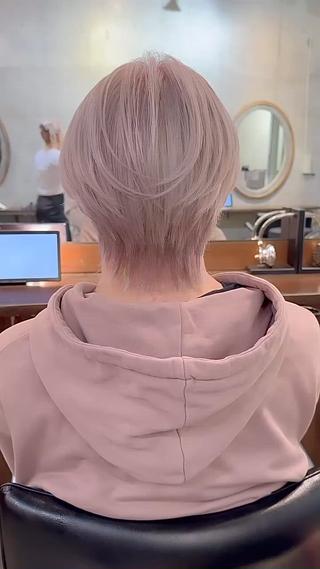 ケアブリーチよりも痛まない次世代ブリーチを採用して染めています 