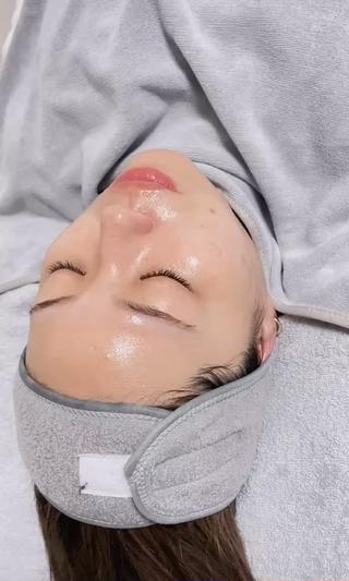 施術直後からピカピカ艶肌
次の日の肌のハリが違う
内側からあふれるようなツヤとハリを実感 