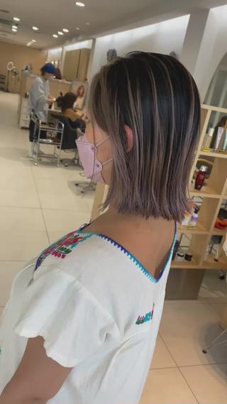 ブリーチ一回でグレージュバレイヤージュに！

イルミナカラー使用 