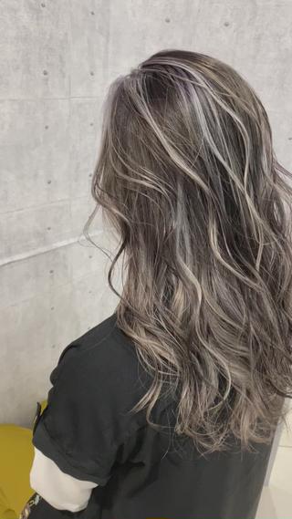 ハイライトスタイルです！！

透明感抜群で立体感が出るのでおすすめです！


アレンジしても可愛いし、お団子にしても可愛いので
挑戦しやすいです！
 