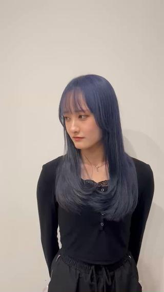 ローレイヤースタイルにスタイルチェンジ

ワンブリーチから行ける寒色系のカラーは色落ちしても綺麗なのが特徴です！ 