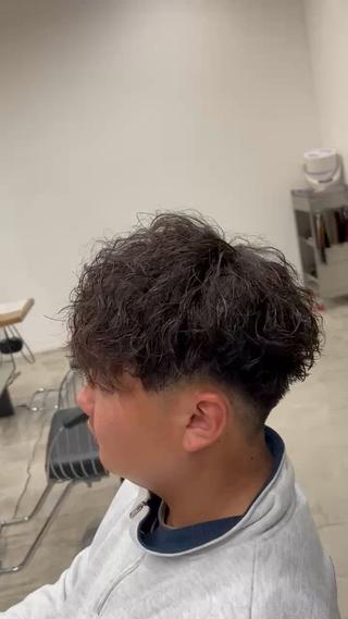 パーマ メンズ ヴァンキャトル 山口裕真のヘアスタイル