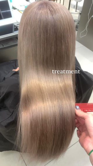 【髪質改善】ケラケラトリートメント
髪の毛の成分であるケラチンを補修しまとまりや癖を抑えてくれるものですྀི

#トリートメント #ケラコラ #髪質改善トリートメント #ロング #ハイトーン #ミルクティ 