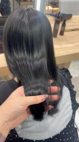 ワンカラーでこの艶と透明感出せます

透明感ブルーブラックです 