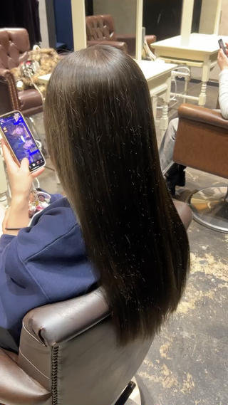 暗めグレージュ 