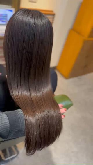 梅雨時期オススメ髪質改善縮毛矯正♪
ロングで艶々サラサラヘアーしてみませんか？？
こだわったお薬に中間処理剤を使用しています!
僕にお任せ頂けたら雨でもまとまる髪の毛にして見せます 