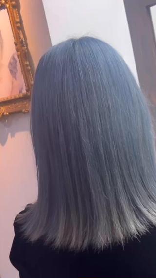 ミディアム 飯星慧斗 /ブリーチ、縮毛矯正のヘアスタイル