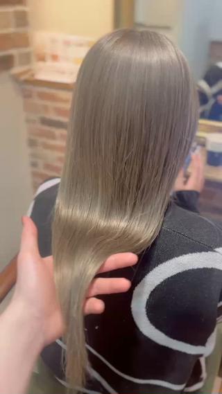 ロング 飯星慧斗 /ブリーチ、縮毛矯正のヘアスタイル