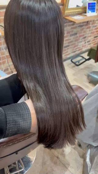 髪質改善縮毛矯正
雨の日や汗をかく日顔まわりや全体の癖が気になる方
是非やってみませんか？？ 