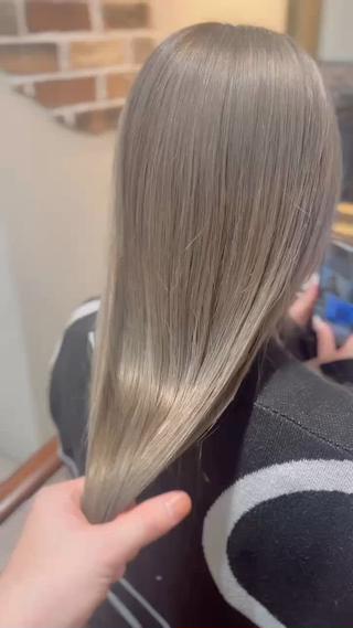 ロング 飯星慧斗 /ブリーチ、縮毛矯正のヘアスタイル