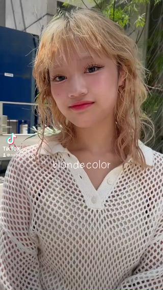 ミディアム カラー MINXharajuku所属・ハッシュレイヤー MINX伊藤なず菜のヘアスタイル