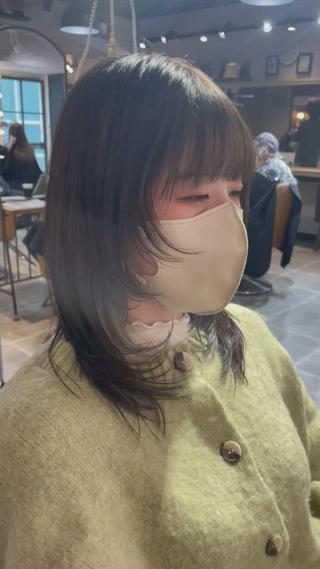ミディアム カラー 🫧顔周りレイヤー/ ウルフ/縮毛/白倉のヘアスタイル