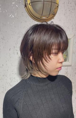 ショート カラー 🫧顔周りレイヤー/ ウルフ/縮毛/白倉のヘアスタイル