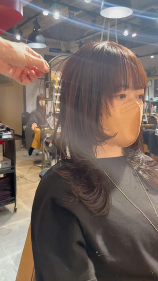 ミディアム カラー 🫧顔周りレイヤー/ ウルフ/縮毛/白倉のヘアスタイル