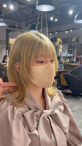 ミディアム カラー 🫧顔周りレイヤー/ ウルフ/縮毛/白倉のヘアスタイル