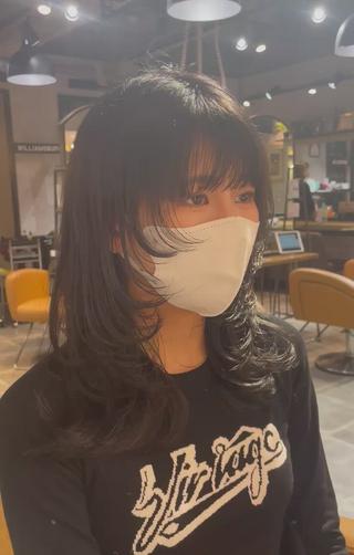 ミディアム カラー 🫧顔周りレイヤー/ ウルフ/縮毛/白倉のヘアスタイル