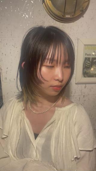 ショート カラー 🫧顔周りレイヤー/ ウルフ/縮毛/白倉のヘアスタイル