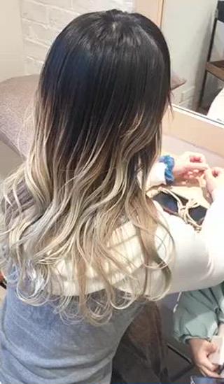 バレイヤージュでナチュラルな
グラデーションを作って
柔らかい雰囲気に
一年間カラーはせずご自身のカラシャンなどのケアで
過ごしていたお客様
キレイなベースを作ることができれば
カットやトリートメントケアをしつつご自身でカラーケアをして難なく過ごすことが可能なデザインです♪

パツんと感を残しながら質感を柔らかく軽く仕上げているのでヘアアレンジも楽ちんです︎


#バレイヤージュ
#ミルクティーカラー
#ミルクティーベージュ
#ホワイトカラー
#ホワイトベージュ
#バレイヤージュカラー 
#柔らか質感 
#コテ巻き仕上げ 
#そのまま仕上げ
#お客様style 