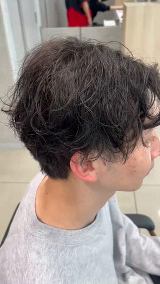 パーマ メンズ 巖本 真希のヘアスタイル