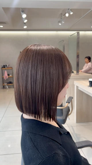 ぷつっとしたラインが特徴の大人ボブ♡
顎下3cm
ヘイリーボブ／タッセルボブ／レイヤーボブなどもお任せください♪

ワンカラーorブリーチなしダブルカラー
オリーブブラウン
ベースの色によって出てくる色が違うのでカウンセリングの際に一緒に決めていきたいと思います。
 