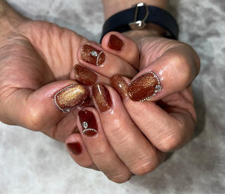 新色登場✩.*˚
マグネットネイルのブラウン
秋に是非
※パーツは似合わせで別途つけさせて頂きました 