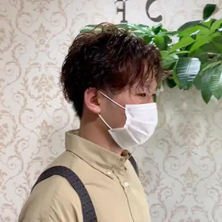 ソフトツイストスパイラル

髪の毛の体力次第では縮毛矯正の履歴に広がりや
チリチリにならないメンズパーマかけれます

ハイダメージ毛の担当多数してます


なりたいスタイルをいろんなパーマの組み合わせで似合わせます

メンズ特殊パーマやりこんでるからこそ、
１人１人にあったパーマをさせていただきます


そして波巻きパーマでもハードツイスパでも
追加料金なしでアシスタントに巻かせずに
似合わせを考えて巻きます！！

他のにもメンズパーマを台東区/浅草で多数担当してます！
●人気No.1ソフトツイスパ/ナチュラルツイスパ
　初心者の方でイメチェンしたいけど、どのパーマがいいかわからない方、スタイリングが不安な方にはオススメです！クルクルさせずに程よく動きを出します！

●強めの印象ハードツイスパ
　パーマに慣れてきた方はより強い動きを求めてハードツイスパもできます！

●外国人風パーマ/スペインカール
　外国人風のクルクルなくせ毛感を求める方にはオススメです！宮城リョータ風や無造作パーマもできます！

●まだまだトレンド波巻きパーマ
　波巻きパーマでしか表現できないシルエットもあり、バームでも形が作れちゃうのが特徴です！

●韓国風を求めてカルマパーマ
　韓国ヘアのナチュラル毛流れパーマも、韓国式のやり方を学びカルマパーマ、ガイルヘアなど可能です！

●直毛髪質改善コテパーマ
　坊主からカッコよく伸ばしたい方や直毛で毛流れができない方にはオススメのパーマです！
長さ5センチ以上のみ取り扱ってますが、新しい印象を作れます！

●パーマに飽きた方はパーマ落としストレート/流れる縮毛矯正
　ケミカルを追求して学んでいるので、ナチュラル縮毛矯正、パーマ落としストレートもダメージを最小限でかけることができます！ 