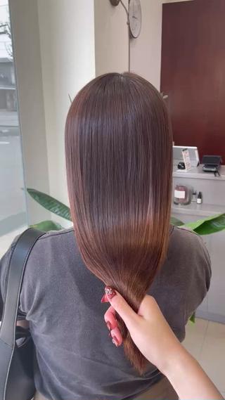 【縮毛矯正/ストレートパーマ】

お客様の髪質や履歴などをしっかりカウンセリングしたうえで、なるべくダメージレスに施術させていただきます！ 