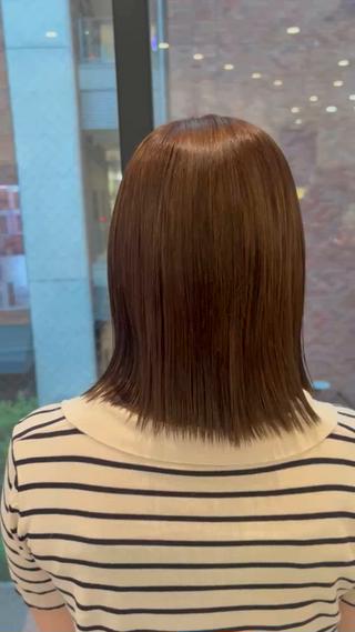 透明感たっぷりBeigeColor
ブリーチ履歴のある毛先と伸びてきた地毛を繋げてほしい!という希望に合わせて
少しオリーブを入れて馴染ませることで透明感カラーになります!!