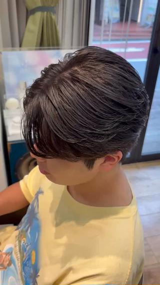 【ナチュラルにキマる！最新メンズストレート】

真っ直ぐすぎる縮毛はダサいけど  
クセや広がりはどうにかしたい…  
そんなメンズにおすすめなのが

 自然に丸みが出る“曲がる縮毛矯正”  
 横のボリュームを抑える“ダウンパーマ”  

この2つを組み合わせることで  
韓国っぽいタイトなシルエット×ナチュラルな質感をGETできます  

毎朝のセットがめちゃラク  
清潔感アップで第一印象も◎  
校則や就活でも浮かないナチュラル感  

「クセは直したいけど真っ直ぐすぎはイヤ」  
そんなメンズはぜひ一度試してみてください 