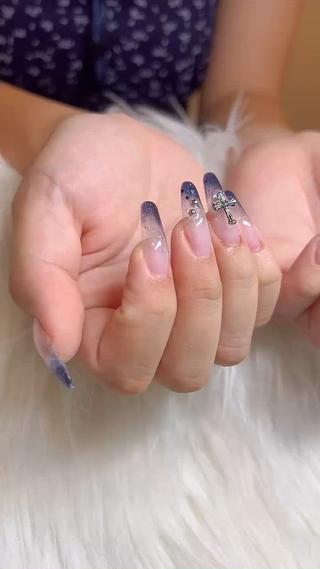 チップ長さだし、ワンカラーラメグラデーション
*パーツ別料金