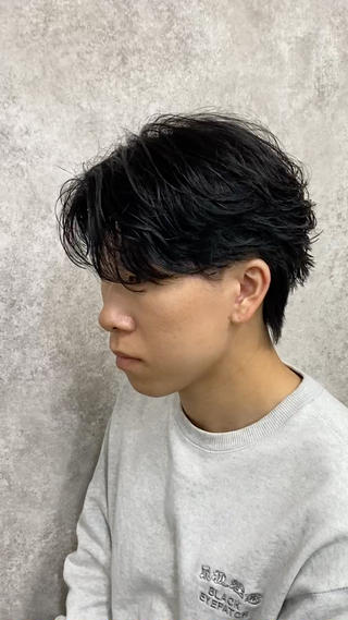 流行りのフェザーパーマ！

パーマじゃなくてもアイロンだけでも再現可能です◎ 