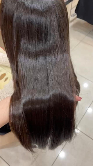 髪にまとまりが欲しい方、
縮毛矯正をかけるほどでもないクセが気になる方
におすすめ！ 