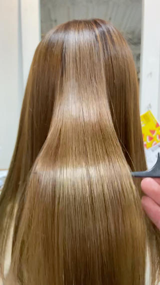 【️酸性ストレート️】今話題の酸性ストレート
髪質改善しながら癖を伸ばすことができます！梅雨の湿気で広がりやすい方、クセが気になる方、ブリーチをしていて縮毛矯正できない方に大変おすすめなメニューになっております！ 