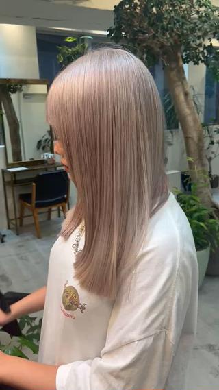【髪質改善ストレート × ブリーチ毛】
ブリーチによるハイダメージ毛でも、ここまで艶感を出せます
柔らかく、自然な仕上がりにこだわっています。
他店で断られた方もぜひ一度ご相談ください！

髪の状態によってストレート又は髪質改善に変更させていただく場合がありますので、カウンセリングでお悩み教えてください！ 