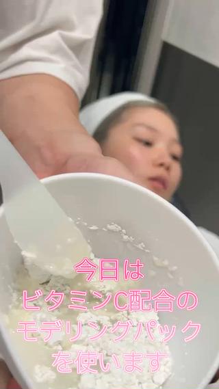 薄めのメイクでも一日中崩れない方法　③
(動画の尺の都合上、動画の前半部分は①〜②をご覧下さい)

【シェービングがニキビケアになる理由】
1.古い角質や皮脂、汚れを一緒に取り除くため、毛穴の詰まりを予防し、ニキビができにくい肌環境に整えます。
2.産毛に皮脂や汚れが絡みづらくなるため、毛穴詰まりやアクネ菌の繁殖を抑えるのに役立ちます。
3.•古い角質が除去されることで、化粧水や美容液などの浸透力が上がり、肌の保湿・バリア機能が高まります。

レディースシェービング ¥4950
(クレンジング+シェービング+眉カット+高純度ヒアルロン酸美容液+選べる人気の保湿パック) 