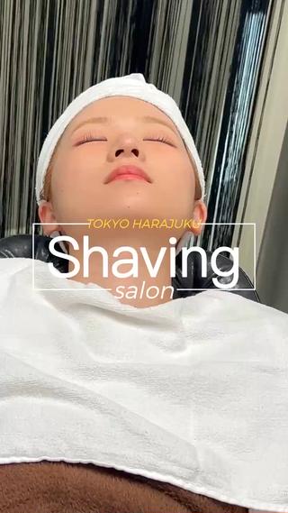 大人気！気持ちのいいレディースシェービングの施術①
(動画の尺の都合上、動画の後半部分は②をご覧下さい)

【シェービングがニキビケアになる理由】
1.古い角質や皮脂、汚れを一緒に取り除くため、毛穴の詰まりを予防し、ニキビができにくい肌環境に整えます。
2.産毛に皮脂や汚れが絡みづらくなるため、毛穴詰まりやアクネ菌の繁殖を抑えるのに役立ちます。
3.•古い角質が除去されることで、化粧水や美容液などの浸透力が上がり、肌の保湿・バリア機能が高まります。

レディースシェービング ¥4950
(クレンジング+シェービング+眉カット+高純度ヒアルロン酸美容液+選べる人気の保湿パック) 