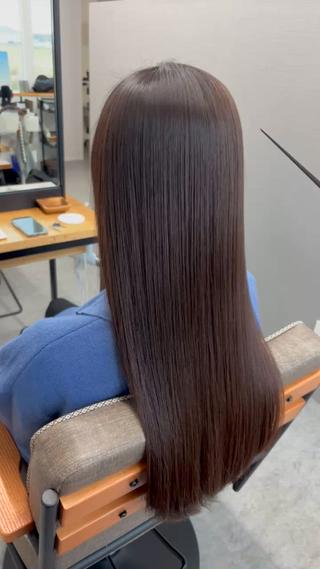 縮毛矯正＋髪質改善トリートメントでサラサラの美髪へ！
縮毛矯正のクオリティはトリートメントでも変わります！
髪にいいことを続けていけば必ず髪の毛は応えてくれるので一緒に髪質改善をがんばっていきましょう！ 