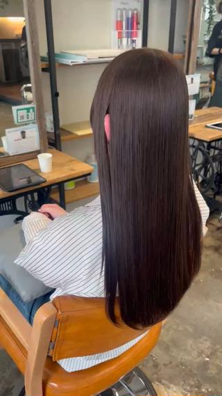 僕の投稿はほとんどがブリーチしていないヘアカラーです
•周りから褒められた
•ブリーチしないと叶わないと思ってた
•毎回カラーをすることが楽しい
そう思えるヘアカラーやカットが大好きです
写真が可愛くて来店したけど、仕上がり理想と違った。
ブリーチなしと書いてあるのにブリーチを提案された。
そんなことありませんか?
僕のヘアカラーはブリーチなしで最大限に綺麗にさせて頂いています
※パーマや黒染めされてる方や既にブリーされてる方は、状態によって提案させて頂いてます。
気になるスタイル『スクショ』『いいね』してカウンセリング時に是非お使い下さい
