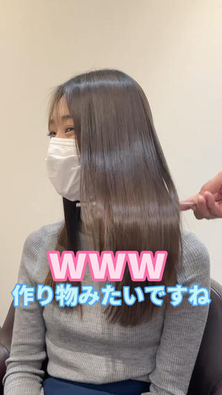 #髪質改善 だけではツヤは生まれない
画像の仕上げは手で乾かしただけ
→ケアを続ければ半永久的にこのままです
保存してカウンセリングにご利用ください
と言いたいところですが…対応できるサロン、美容師が限られる大変希少な技術です。
こんな方にオススメ
髪質改善を続けてきたが効果を感じられない
毎日ツヤを持続させたい
人から艶髪を褒められたい
雨の日でもサラサラの艶髪になりたい
ストレートにしたいけどダメージはしたくない
真っ直ぐすぎず柔らかいストレートにしたい
表面のパサツキを抑えたい
ブリーチによるダメージ感を修正したい
枝毛や広がる癖を直したい
朝のアイロンの時間をなるべく0にしたい
強い癖を伸ばしたい
世の中の「髪質改善」というフレーズに
騙されないで
年間50カ所1500名以上の美容師へセミナーを行い
年間1000名以上を施術してきた経験により
責任を持って担当させて頂きます
プレミアムストレートは
ほとんどの美容師が「出来ない」
どころかちゃんとした理論を知らない技術です
簡単に言えば『#縮毛矯正 の超進化版』
といってもガラケーとスマホくらい
飛躍的に進化をとげた技術です
次の日から結んでも、巻いても大丈夫
髪のツヤのメカニズム…
要因は大きく分けて2つ
ツヤは『光の反射』です。
光が正反射すればツヤは生まれるし
乱反射すればツヤにはならない
つまり光を反射させる『形状』が必要
髪質改善ではクセは伸びません
髪の表面の『キューティクル』と
内部の『コルテックス』どちらのコンディションも
同時に整えていくことで1本1本のツヤが生まれます
従来の縮毛矯正ではコンディションを
悪化させてしまいます
『髪質改善』ではクセは伸びず
『縮毛矯正』ではコンディションは悪化する
その2つのデメリットをどちらも解決させた技術が
『ツダ式プレミアムストレート』です
メーカーによる「不都合な真実」もあり、こんなに素晴らしい技術が世に出回っておりません
︎ツダ式プレミアム施術料金(指名込・ロング料金なし)
【ツダ式プレミアムストレート】3h ¥29800
(髪質改善縮毛矯正)
【ツダ式プレミアムストレート極】4h ¥39800
(ハイダメージ対応髪質改善縮毛矯正)
【ツダ式プレミアム髪質改善エステ】1h30 ¥15000
(ストレート専用髪質改善トリートメント)
【ストレート専用髪質改善ツヤカラー】+1h¥7000
(ストレート・トリートメントメニュー同時施術限定)
【ストレート対応ツヤCUT】 +30min ¥5500
(ストレート・トリートメントメニュー同時施術限
STEP1
薬剤や物理的なダメージにより
削られてしまったタンパク質を6種類の
内部補給トリートメントを施術で内部に定着させ『髪を太らせ』ます
STEP2
バージン毛からブリーチ毛までのダメージ値
広がる癖からウネリのあるウェーブ毛までの
癖の強さに合わせて薬剤を選定
髪に安定した効果を与えるPH値まで(アルカリ〜中性〜弱酸性)
独自の配合で調整することで
髪の負担を0に
近づけていきます
さらに薬剤に配合された酸化合物の反応により
架橋効果を起こし髪のハリと強度を復活させます
STEP3
適切な中間処理トリートメント処理後
ストレートアイロン施術を行います
この際に髪に合わせた熱処理と形状をつくるための
最も技術力の差が出る工程になります
STEP4
形状とツヤを定着させる工程に入ります
この際に保湿・コーティングを行うだけでなく
髪の内部に残留しがちな成分を全て処理
施術後日のダメージを予防します
完璧なツヤ髪を作るためには
長さのチェンジでなくとも出来るだけカットも
同時に施術をお勧めしています
ストレートヘアに合わせて毛先の厚みをつくり
過剰な削ぎや切れ毛によるパサツキをおさえる
トリミング、枝毛カットを施していきます
もちろんスタイルチェンジでも長さに合わせた
毛先の丸みを作っていけるので
バッサリと切る場合でも大丈夫
『誰にでも出来る技術ではありません』
#トリートメント
#酸性ストレート
#美容師 #艶髪
#ツヤ髪 #美髪
#髪質改善ストレート
#髪質改善縮毛矯正 #酸性縮毛矯正
#酸熱トリートメント
#髪質改善トリートメント
#縮毛矯正